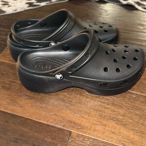 Crocs Women’s platform clogs black size 9